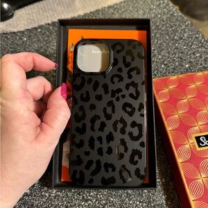iPhone 15 Magnetic Case Black Leopard